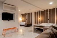 A bed or beds in a room at Hotel Continental