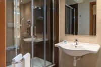 A bathroom at Hotel Continental