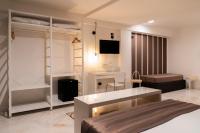 A bed or beds in a room at Hotel Continental