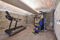 Fitness centrum a/nebo fitness zařízení v ubytování Hotel la Meridiana, Lake & SPA