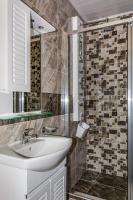 Koupelna v ubytování Apartcomplex Golden Bay