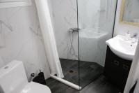 Kúpeľňa v ubytovaní # Alegra Apartment , 10mtrs from VENIZELOU Metro Station