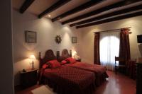 Łóżko lub łóżka w pokoju w obiekcie Petit Hotel Ses Rotges - Only Adults