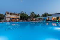 Poseidon Hotel Sea Resortの敷地内または近くにあるプール