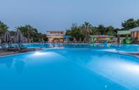 Poseidon Hotel Sea Resortの敷地内または近くにあるプール