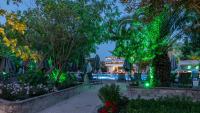 Poseidon Hotel Sea Resortにある庭