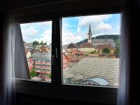 Nespecifikovaný výhled na destinaci Titisee-Neustadt nebo výhled na město při pohledu z hotelu