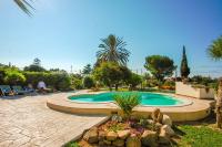 Bazén v ubytovaní Villa Deluxe alebo v jeho blízkosti