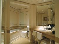 Palazzo Firenze by Baglioni Hotels & Resortsにあるバスルーム