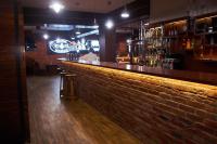 Lounge alebo bar v ubytovaní Dworek Nad Stawem & Łaźnia Piwna