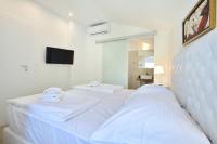 Posteľ alebo postele v izbe v ubytovaní 5 stars 2 bedrooms villa BLUE DREAM village Pisak Croatia