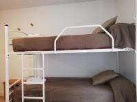 Poschodová posteľ alebo postele v izbe v ubytovaní Hostel.B