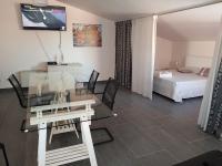 A bed or beds in a room at Lilium In B&B