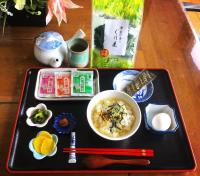 Jídlo v penzionu nebo okolí