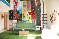 A seating area at Urban Pop 2 BnB