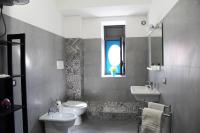 A bathroom at Urban Pop 2 BnB
