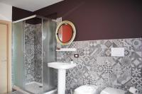 A bathroom at Urban Pop 2 BnB