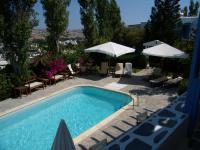 Bazén v ubytovaní Panorama Paros alebo v jeho blízkosti