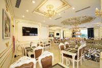 Televiisor ja/või meelelahutuskeskus majutusasutuses Tuyet Son Hotel (TS Ocean Hotel)