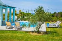 Bazén v ubytování Seirios Luxury Villa nebo v jeho okolí