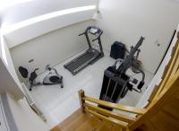 Fitness centrum a/nebo fitness zařízení v ubytování Cozy Apartments near the airport