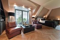 Posezení v ubytování Van der Valk Hotel Groningen-Westerbroek