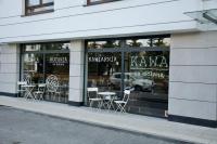 Reštaurácia alebo iné gastronomické zariadenie v ubytovaní Bobrovia Apartment