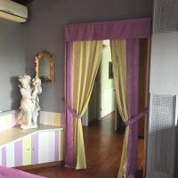 A bed or beds in a room at Villa Isidoro ampio parco ,piscina privata, arte e giochi , fitness