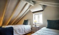 Postel nebo postele na pokoji v ubytování Alfama Historical Apartment 3 BR Duplex