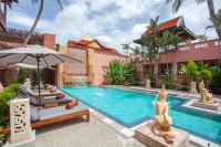 Bazén v ubytování Seaview Patong Hotel - SHA Plus nebo v jeho okolí