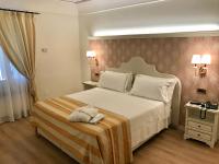 Łóżko lub łóżka w pokoju w obiekcie Hotel Villa Condulmer