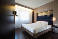 Hotel Alexander Zurich Old Townにあるベッド