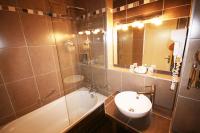 a bathroom with a sink and a tub and a toilet at Parc Hôtel in Wangenbourg