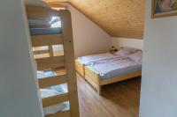 Postel nebo postele na pokoji v ubytování Holiday Villa Javornik