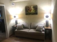 Ein Sitzbereich in der Unterkunft The Appy Lodge