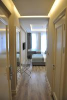 TV a/nebo společenská místnost v ubytování Centrum Suites İstanbul