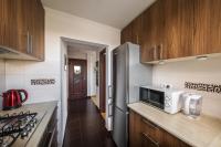 Kuchyňa alebo kuchynka v ubytovaní WSTApartments Salezego 6 Apartament z widokiem na Stadion Narodowy