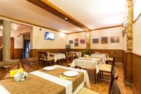 A restaurant or other place to eat at Hotel Villa Boyana - Free Parking