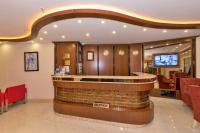 A television and/or entertainment centre at Marcello Hotel