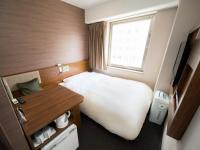 Natural Hot Spring SUPER HOTEL Kumamoto Chamber of Commerceにあるベッド