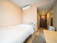 Natural Hot Spring SUPER HOTEL Kumamoto Chamber of Commerceにあるベッド