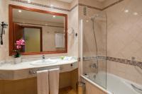 A bathroom at Hotel IPV Palace & Spa - Adults Recommended