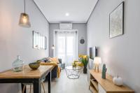 A seating area at Flaring New Apartment next to Gran Via by Batuecas