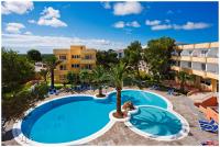 The swimming pool at or close to Sagitario Playa