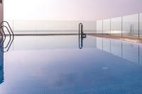 Bazén v ubytovaní Pacifico Beach Apartment in Malaga by Solaga Holiday Homes alebo v jeho blízkosti