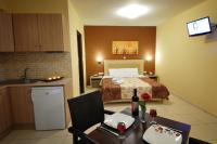 Postel nebo postele na pokoji v ubytování Faros Luxury Suites