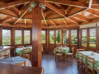 Reštaurácia alebo iné gastronomické zariadenie v ubytovaní Petritos Rooms and Studios