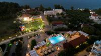 Bazén v ubytovaní Vathi Hotel alebo v jeho blízkosti