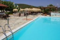 Bazén v ubytovaní Vathi Hotel alebo v jeho blízkosti