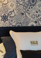 Postel nebo postele na pokoji v ubytování Halo Boutique Hotel